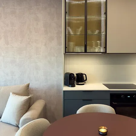 Urban Global Skyline - 22nd Floor No 17 - Air Condition - Free Garage - Luxury Apartment