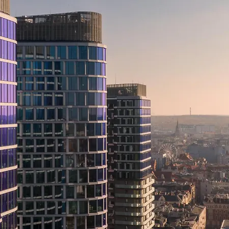 Urban Global Skyline - 22nd Floor No 17 -free Garage - Luxury Apartmán *
