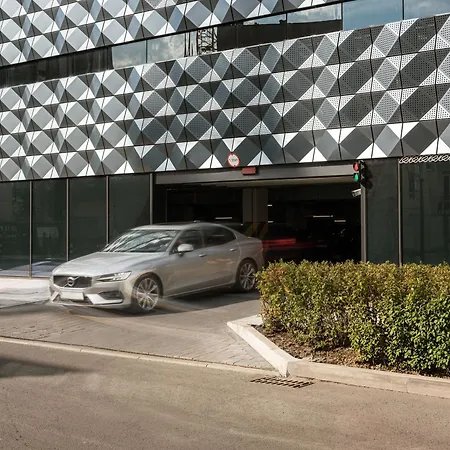 Urban Global Skyline - 22nd Floor No 17 - Air Condition - Free Garage - Luxury *
