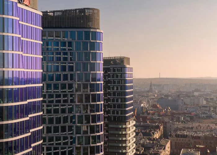 Urban Global - 22th Floor No 17 -free Garage, Self Check-in Apartamento *